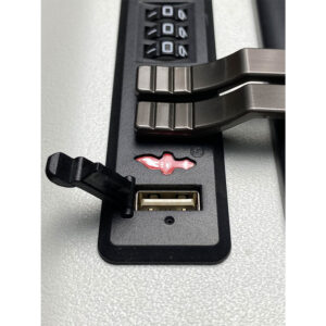 _0015_SHUTTLE White USB LOCK CloseUp