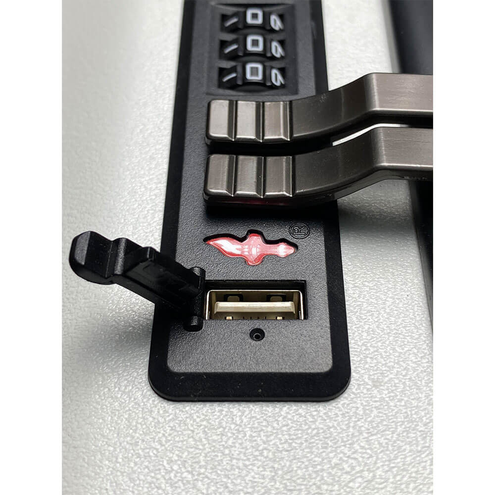 _0015_SHUTTLE White USB LOCK CloseUp